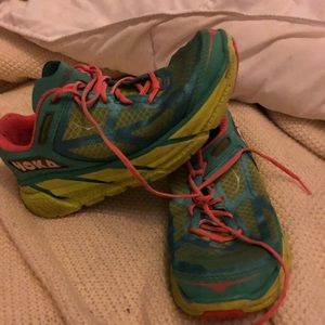 Hoka one Clifton’s size 7